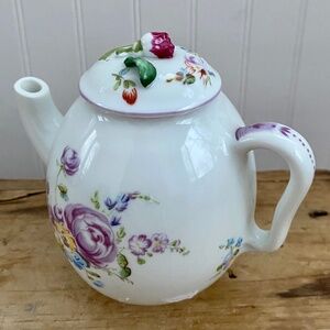 Mennecy Porcelain Teapot. Small, Fine, Floral from Victoria and Albert Museum